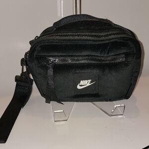 NIKE SPORTSWEAR BLACK WINTERIZED UTILITY BAG